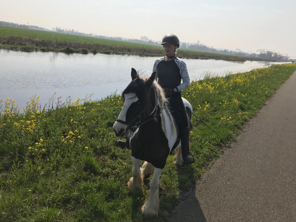 Sterre en ik op buitenrit in Stolwijk